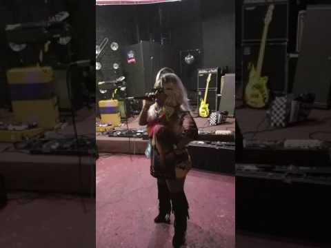 Shawty 4'8 performance at One Block East!!!! Part 1