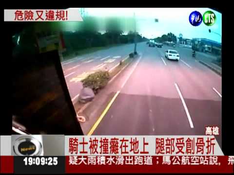 聯結車連撞2車 衝上安全島!