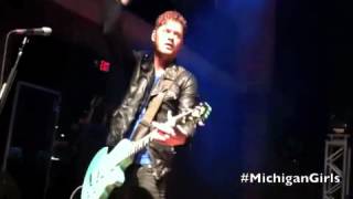 Downtown Girl-Hot Chelle Rae