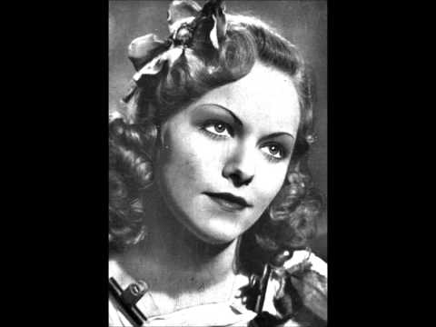 Holdvilágos éjszakán előadja:Kelemen Éva