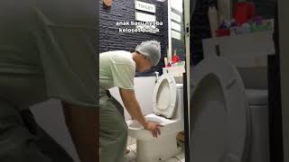 Download lagu biasa kloset duduk maklum#trandingshorts #comedy #harusberanda #funny mp3