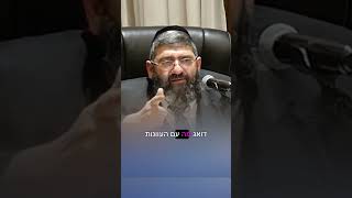 אסור לדאוג על כלום בעולם - הרב אייל עמרמי (הרב אייל עמרמי) - התמונה מוצגת ישירות מתוך אתר האינטרנט יוטיוב. זכויות היוצרים בתמונה שייכות ליוצרה. קישור קרדיט למקור התוכן נמצא בתוך דף הסרטון