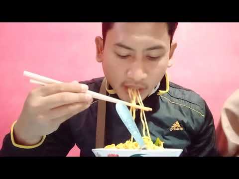 Makan Mie Ayam Bareng Istri