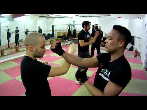 Sifu Chris Thompson - Class training, deflecting punches