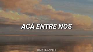 Aca Entre Nos | Vicente Fernández  [Letra]