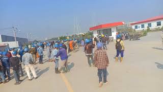 preview picture of video 'Demo gara-gara pekerja asing memukul pekerja lokal. Project pltu jawa 7'