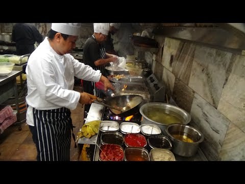Mestre de fabricação indo-chinesa: Manchurian, Chilli Paneer, macarrão e vegetais crocantes em Tiranga, Leicester...
