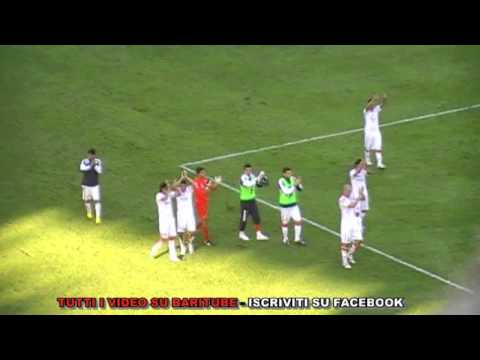 Bari Empoli 1-0 festeggiamenti dalla Nord alla Sud dei giocatori e di Donati.mpg