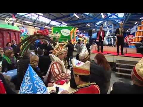 Das Düsseldorfer Prinzenpaar im Karneval | Euromaxx