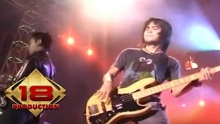 Download lagu Peterpan - Tak Bisakah (Live Konser Kediri 10 September 2007) mp3