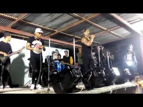 TOCANDO CON AZUCAR NEGRA EN CARNAVAL DE PILON GRANMA CUBA