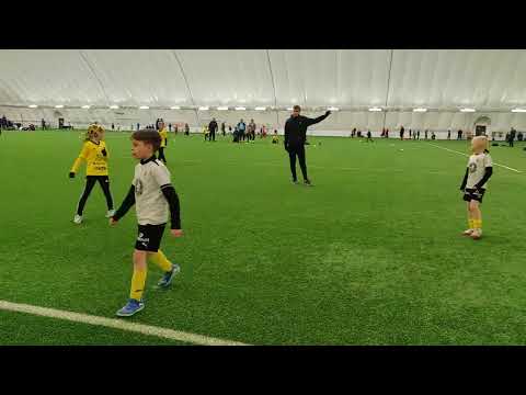 P9 musta - STPS keltainen (MP Turnaus)