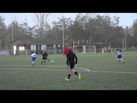 HBS E1 - Oliveo E1 voetbalwedstrijd in Den Haag