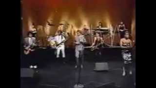 Kit McClure Performing With Robert Palmer on the Johnny Carson Show