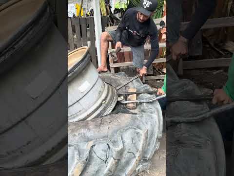 Desmontando um pneu agrícola #caminhao #borracharia