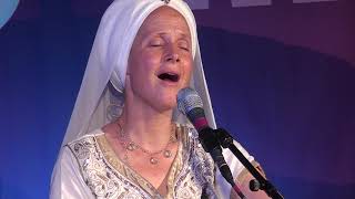 Snatam Kaur chants Gopaal at Sat Nam Fest