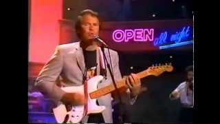 Glen Campbell Sings &quot;Livin&#39; in a House Full of Love&quot;