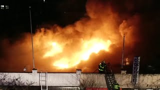 *Re-Mastered* Building Explosion on FDNY Firefighters | QNS 5-Alarm Raw Footage