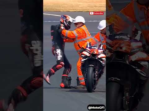 😂🏍️ Bezzecchi Just Wanted His Wing Back!