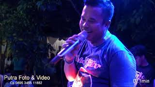 Download lagu Dj imin derita di balik tawa mp3