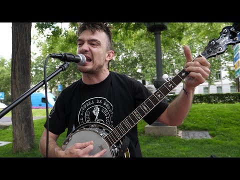 El Chirly: "Bienvenidos a Madrid" - Busking