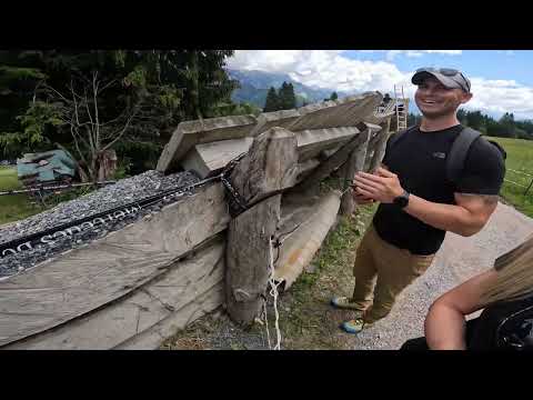 Leogang 2022 UCI Downhill Weltcup Kade Edwards insane Wallride Jump wow