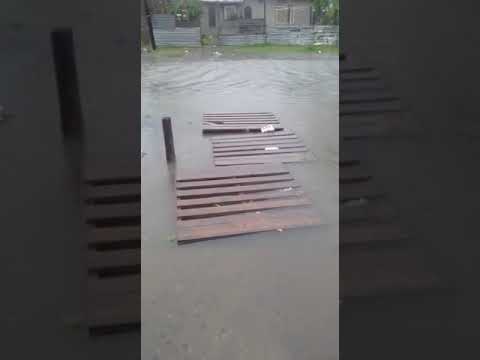 El barrio El Carmen de Berisso, muy complicado por la lluvia