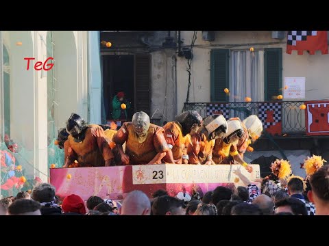 Battaglia arance piazza Ottinetti - 2 marzo - Carnevale Ivrea 2025