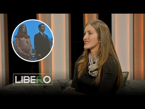 12 orë para se të sjellte në jetë fëmijën e saj, shkoi në ceremoni për ta përkrahur bashkëshortin –