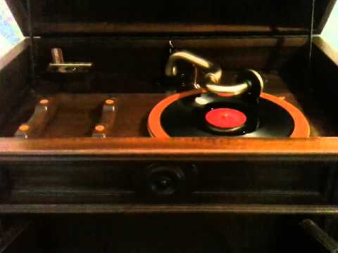 fats domino i'm walkin' on victrola credenza using Magic Arm