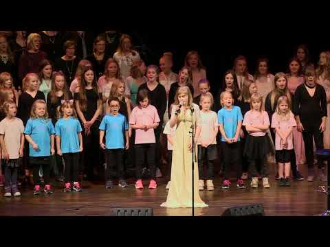 Framtidsgalan 2017 - Josephine Andersson med kvällens medverkande - Goliat