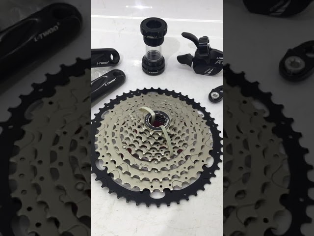 Vídeo relacionado con HEIBTENY Grupo de bicicleta de montaña de 10 velocidades con bielas huecas 32T/34T/36T y casete 42T, kit de transmisión de aluminio para cambios precisos en terrenos difíciles (plato 34T)