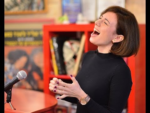 Ирина Розенфельд поет и готовит дранники в гостях у Леонида Пташки.