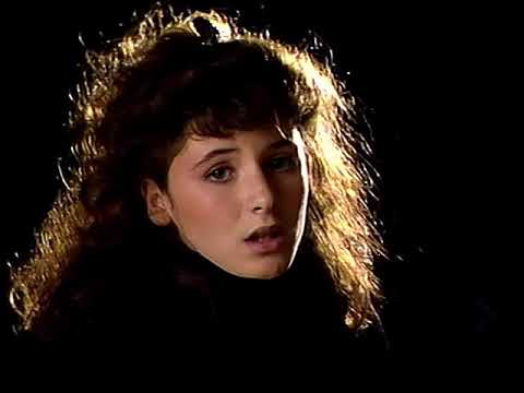 Elsa - T'en Va Pas (Clip Officiel remasterisé)