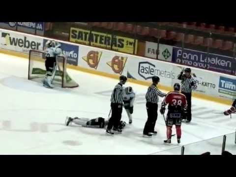 A-Ässät-Pelicans 22.3.2014. Pelicansin Björninen pelleilee. Lehtinen vastaa:-)