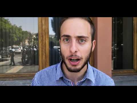 Գրողը Արայիկ Հարությունյանի հրաժարականի պահանջով անժամկետ հացադուլ է հայտարարել