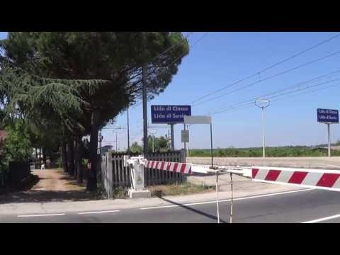 Passaggio a livello di viale dei Lombardi in HD - Savio (RA) // Level Crossing
