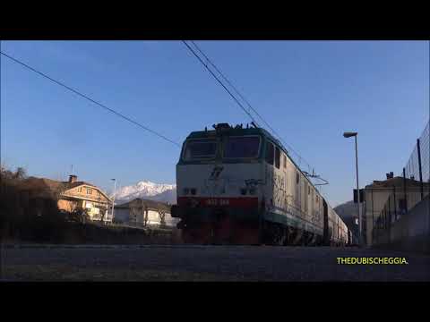 IL SALUTO DELLA E.652 CON MERCI DI TRAMOGGE IN TRANSITO LENTO A ROCCAVIONE. (CN) VEN. 14 - 2 - 2020.