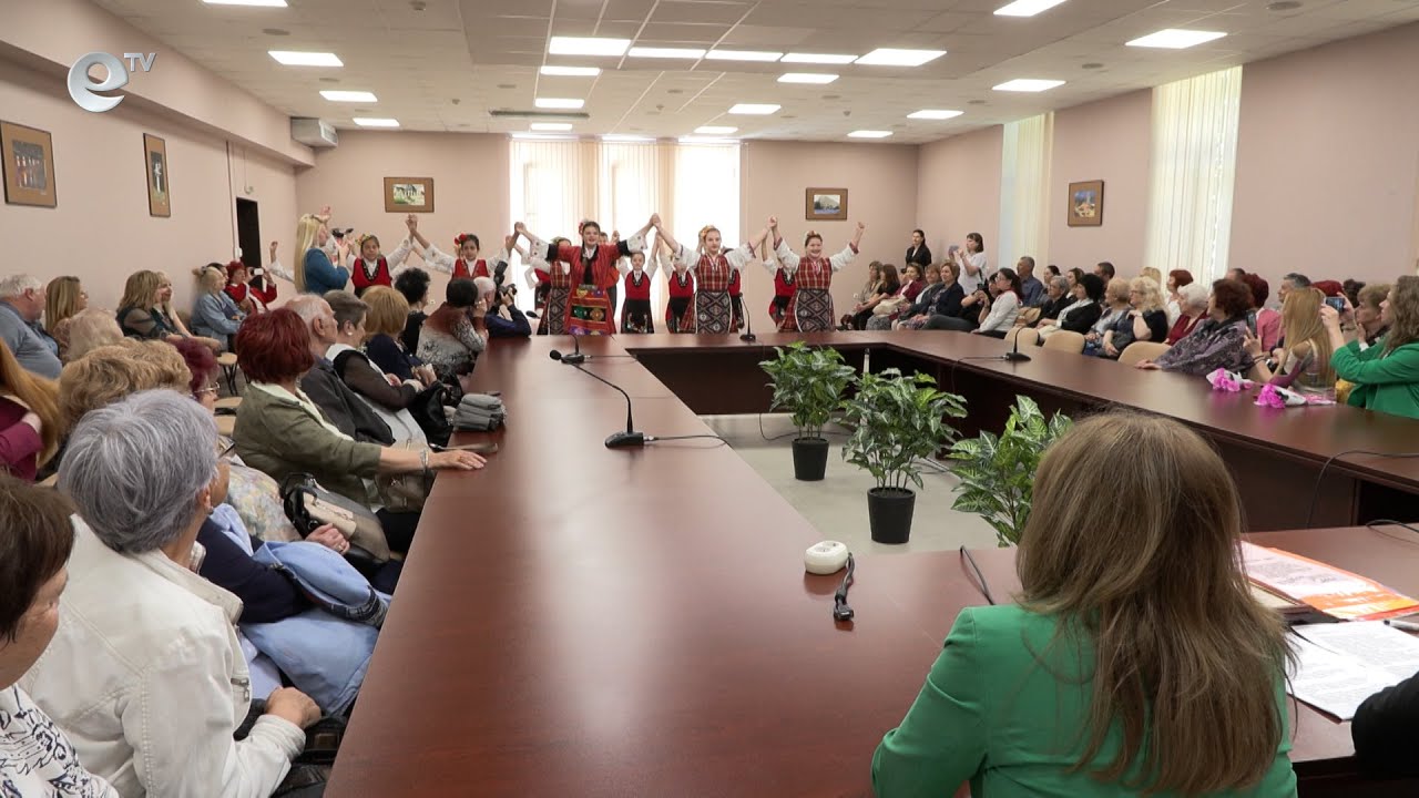 Тракийците в Хасково организираха празник за учителите по случай 24 май