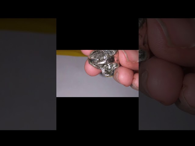 Vídeo relacionado con HLMIN Anillo de cabeza de calavera para hombre, anillo de calavera gótica vintage de plata y negro, anillo ajustable vintage vintage ajustable, anillo de calavera de Navidad, regalo de joyería para