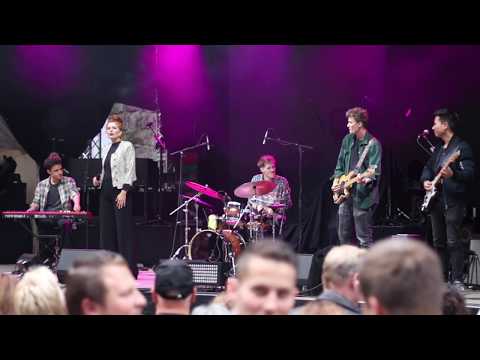 Daria and the Groove Foundation - At Last (Live Support Tom Jones)