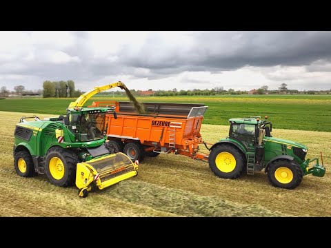Gras hakselen - Chopping grass - Gras häckseln - John deere - Dezeure - Vermote -