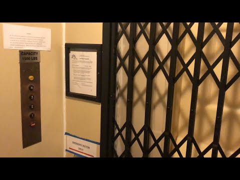 Vintage Reliance Traction Elevator @ De Vere Apartments - Oak Park, IL.