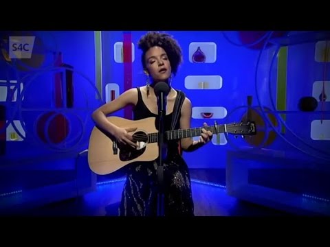 Kizzy Crawford - Hedfan i'r Nefoedd