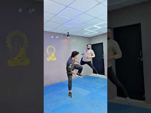 Scott Adkins & Bruce Lee Kicks In Real Life! 🥋🔥 #scottadkins #brucelee #michaeljaiwhite #kick #uk