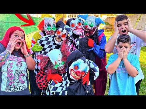 #12 EL CLAN OSCURO SE ENFRENTA A LOS PAYASOS ZOMBIES!!!
