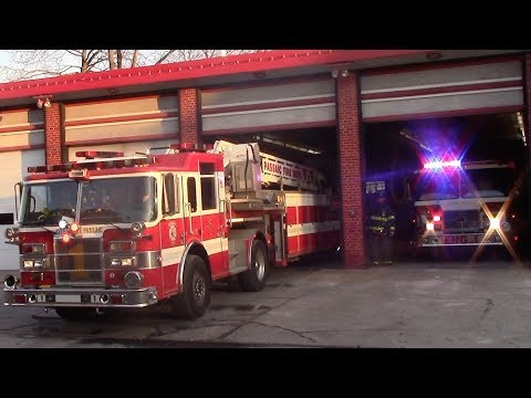 Passaic Fire Department Ladder 1 And Engine 1 Responding 12-19-17