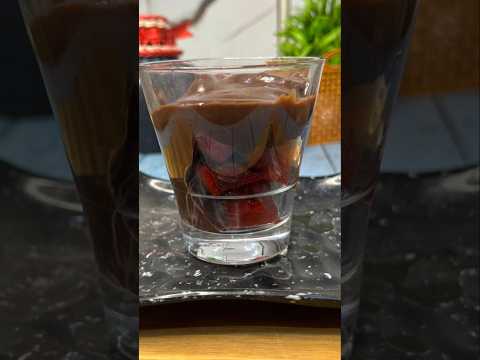 Delicious strawberry chocolate dessert 😋😋🍫💜 viral short training video#ytshorts#recipe#😋😋💜💜🥰✨