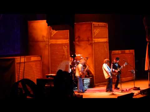 Neil Young & Crazy Horse - Cinnamon Girl live at Ziggo Dome