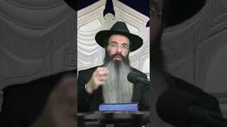 ספר התניא הילולת בעל התניא (בית הכנסת מוסאיוף - ערוץ חדש) - התמונה מוצגת ישירות מתוך אתר האינטרנט יוטיוב. זכויות היוצרים בתמונה שייכות ליוצרה. קישור קרדיט למקור התוכן נמצא בתוך דף הסרטון